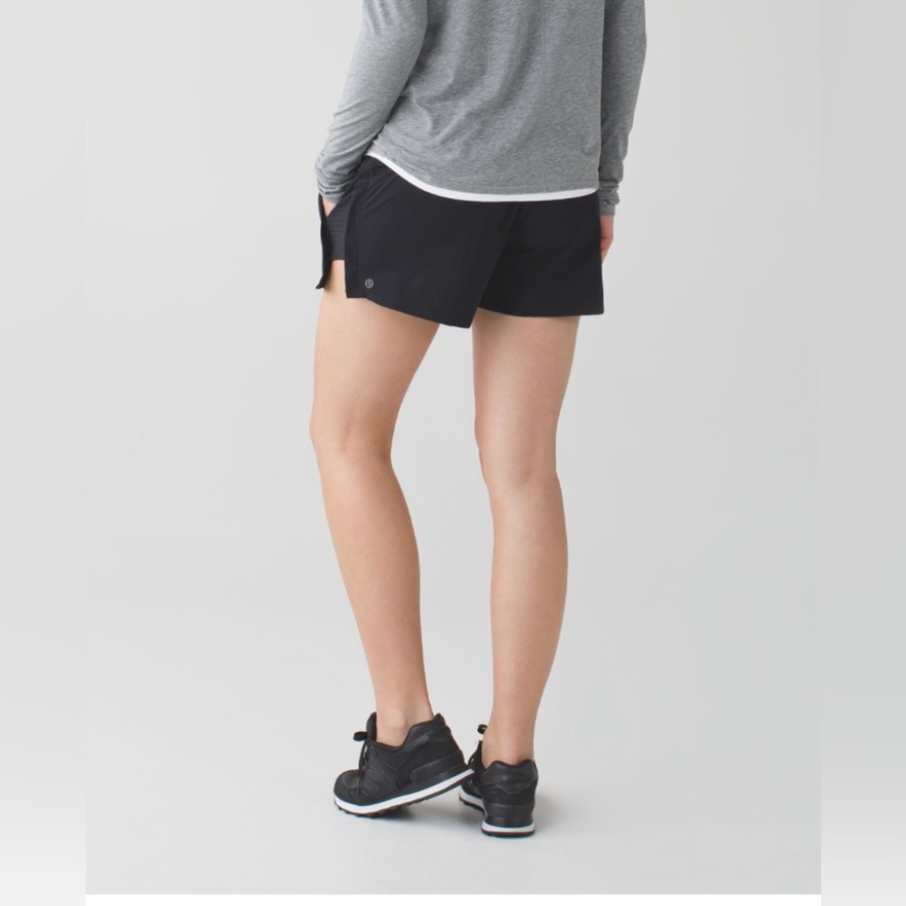 Lululemon On-The-Go Shorts‎